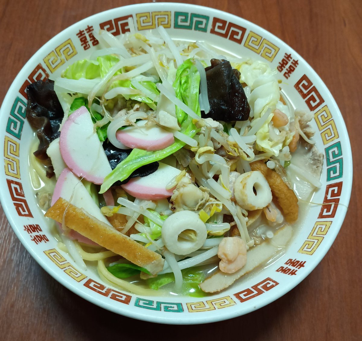 morichan55net's tweet photo. #四條畷 #森本勉
今夜は嫁さん孝行で晩御飯担当。具沢山チャンポンに挑戦！#ラムー でチャンポンスープと平天や蒲鉾、豚コマ、シーフードミックスを調達。４０分ほどで完成。美味しく出来ました。ラ・ムーのチャンポンスープは重宝します。 https://t.co/9NUDXk2PJg