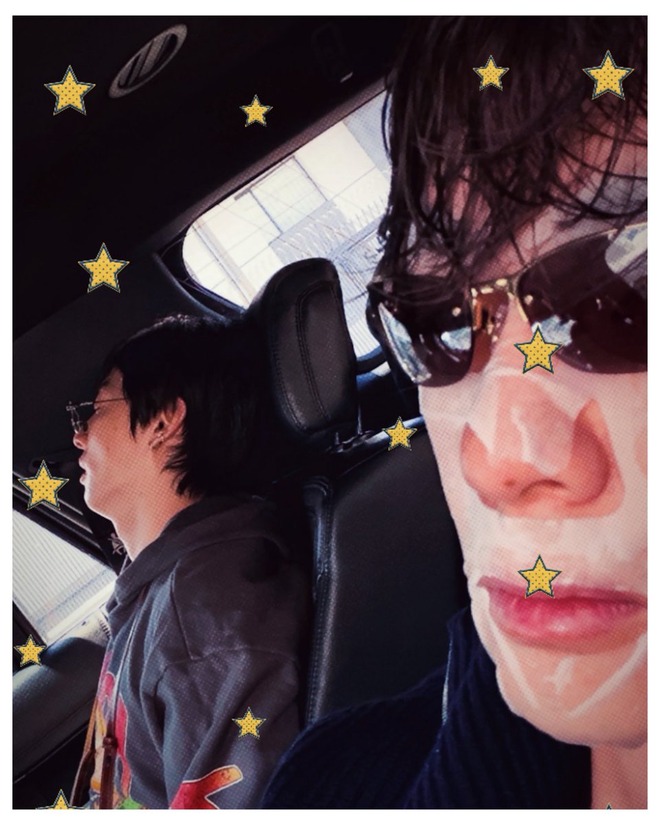 _prodkv's tweet photo. thv be like: jungkook is with me all the time. #update https://t.co/qmd6KDoXCX