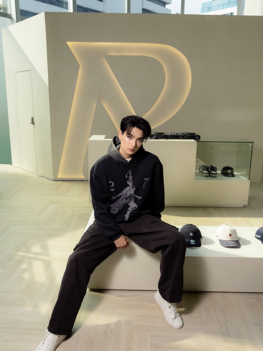 BEUSphilippines's tweet photo. ‧₊˚✧ [ KHUNPOL IG POST UPDATE ] ✧˚₊‧
🗓 10. 06. 2026

— khunpol.busofficial
The kind of fit you can wear on repeat
#RepresentTH #CentralEmbassy

#KHUNPOL
#THAIchayanon
#BUSbecauseofyouishine 
#RepresentTHXBUS 
#RepresentTHxTHAI 
#RepresentTHxKHUNPOL https://t.co/nlN9QdiLsi