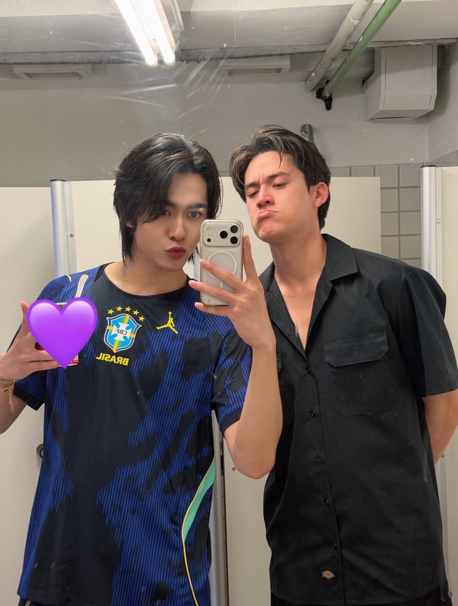 j2728g's tweet photo. พี่บูมถ่ายกวินทีไร นายฝรั่งหน้าดื้อทุกที 👐🏼🤣 https://t.co/UHW3EcNP0D