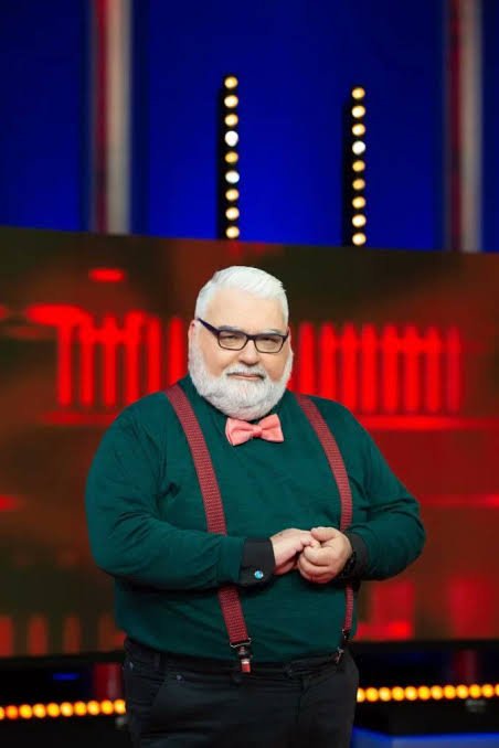 cihadisback's tweet photo. Yunan televizyonlarında program yapan Ilias Alexiou size de bi yerden tanıdık geliyor mu?? https://t.co/no3AbP6A4c
