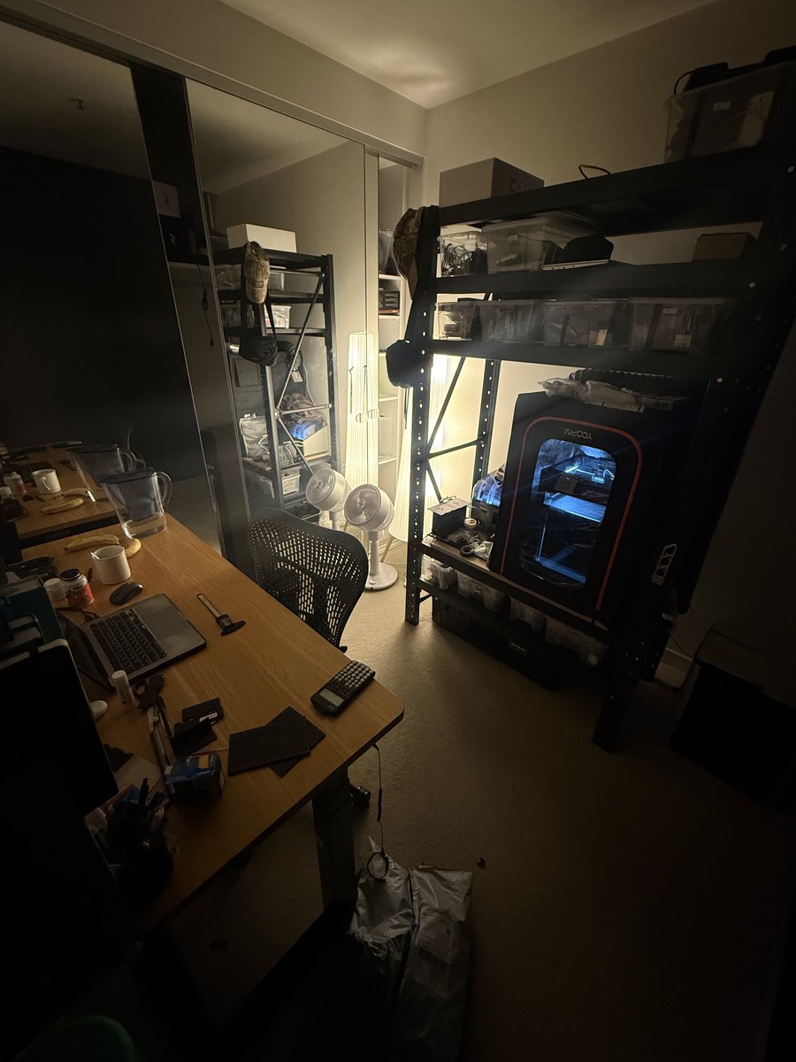DeGatchi's tweet photo. You don’t need self-help books. You need math books, something to be obsessed with, 3D printing, electronics, and destroying your body via high intensity V02 training https://t.co/m3vmIhs6gE