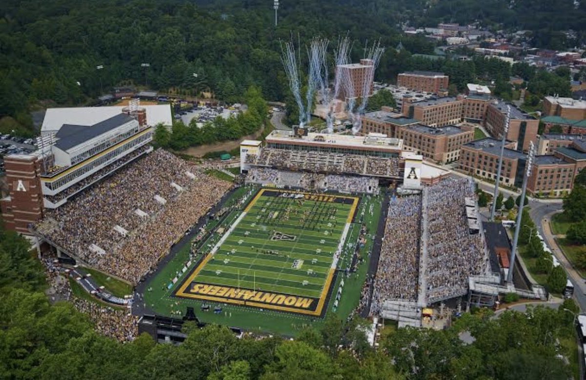 JayceOwnbey54's tweet photo. Super Excited to visit Boone NC this weekend to see first hand what @AppState_FB is all about❗️
@Dowell_Loggains @CoachRyanPugh 
@MikeAnthony14 @AveryBeanFB @WestonScambler @AppStateHQ 
@appstatesports 
#WinToday
@CoachChrisStone 
@Coach__TA 
@dwdanielFB 
@On3 
@RivalsHS 
@CodyBellaire 
@247recruiting 
@PRecruiting7 
@fourquarterSC 
@sixstarfootball 
@One11Recruiting
@PrepRedzoneSC