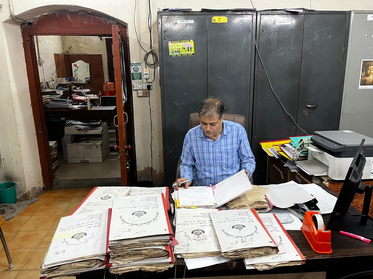 ceojalandhar's tweet photo. 06.10.2026: Special Campaign 6.0: Reviewing of old files is in progress under #SpecialCampaign6.
#eWasteManagement #GoodGovernance
#CleanIndia #ClutterFreeOffice #SwachhBharatMission #SHS2026 #SwachhataHiSeva2026 #GarbageFreeCities #SwachhBharat
@SwachhBharatGov
@swachhbharat
@MoHUA_India
@MoJSDDWS
@RakshaSampada
@pdde_wc