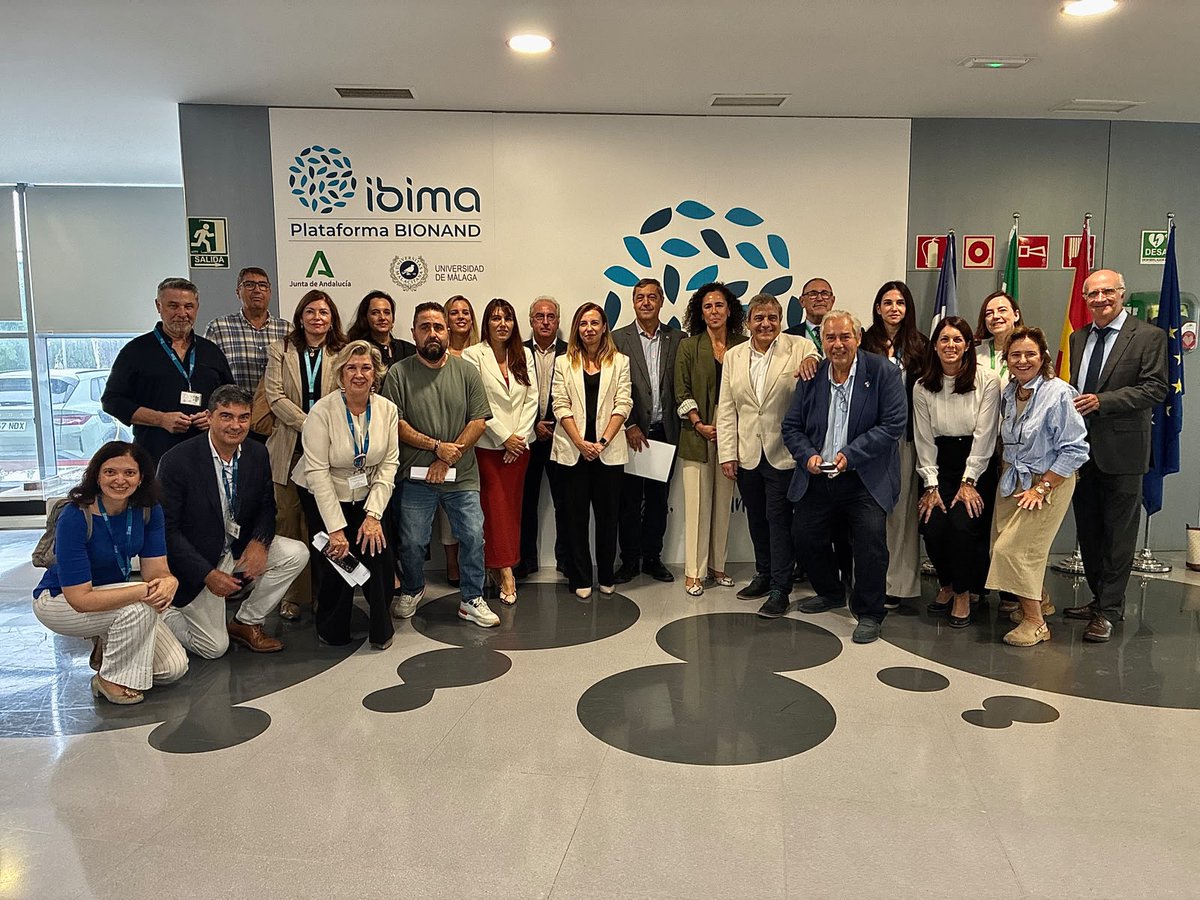 _ibima's tweet photo. 📊 #IBIMA presenta su #MemoriaCientífica 2025:

💰 +37M€ captados 
🔬 388 proyectos activos 
🏥 1.550 estudios clínicos (+20%) 
📚 951 publicaciones 
👩‍🔬 +1.600 investigadores

¡Seguimos #investigando por tu #salud! 🔬💙

@LuciaYeves @AndaluciaJunta @InfoUMA @umadivulga https://t.co/sqH8Plm1sT