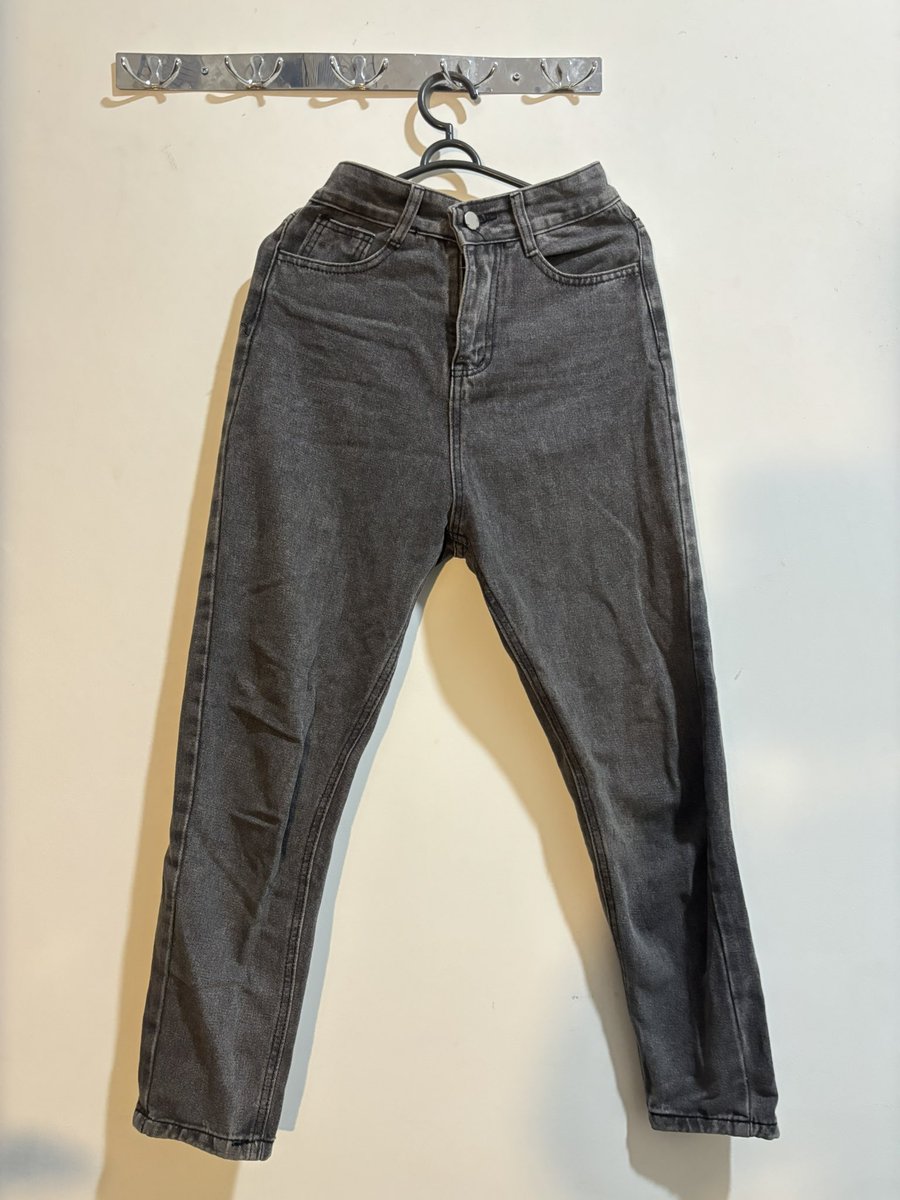 qybibble's tweet photo. wts / preloved 

jeans 50k/each, kalo mau nanya ukuran bisa langsung dm aja ya (tb 153-155, bb 45-46). pengiriman dari sby bisa co by oyen https://t.co/FZTMSCc8ws