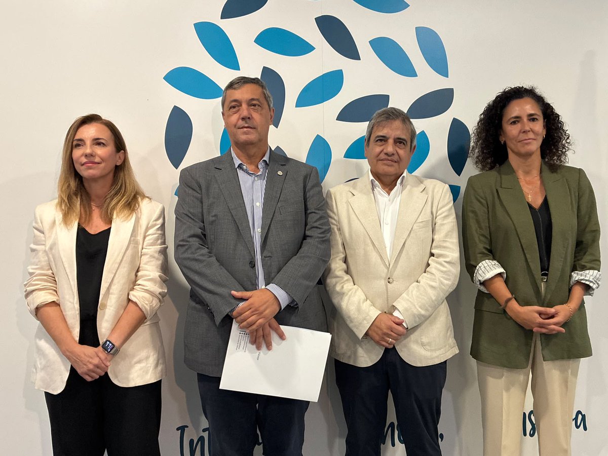 _ibima's tweet photo. 📊 #IBIMA presenta su #MemoriaCientífica 2025:

💰 +37M€ captados 
🔬 388 proyectos activos 
🏥 1.550 estudios clínicos (+20%) 
📚 951 publicaciones 
👩‍🔬 +1.600 investigadores

¡Seguimos #investigando por tu #salud! 🔬💙

@LuciaYeves @AndaluciaJunta @InfoUMA @umadivulga https://t.co/sqH8Plm1sT