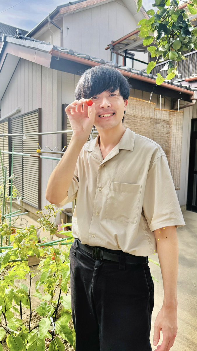 4_riku's tweet photo. 【ご報告です㊗️】
この度結婚致しました！！！！！！！
より一層頑張りますのでよろしくお願い致します！！！！！！！！！！！！！！！！
※お相手は牧野ステテコさんではありません。 https://t.co/Blt6mxyo0E