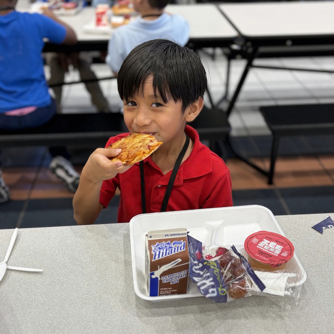SpringISD_Meals's tweet photo. It’s Farm Fresh Challenge Month! We’re celebrating fresh, local foods our students love! Alpha Pizza from Waller, TX is always a cafeteria favorite, and Hiland Dairy in Tyler, TX provides delicious, nutritious milk! #FarmFreshChallenge #FarmFreshTexas @TexasDeptofAg @SpringISD https://t.co/zhSBUEzRcd