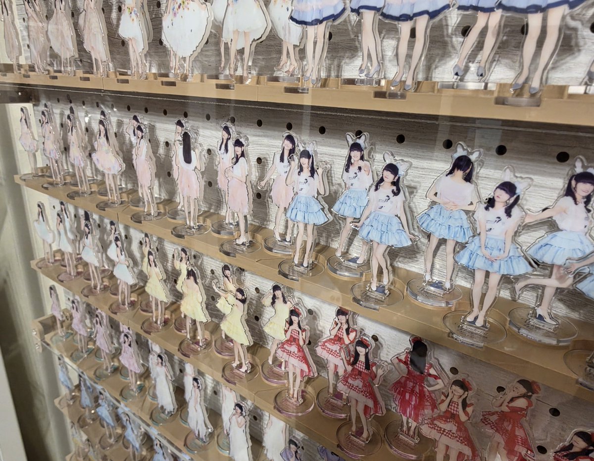 pru_kun's tweet photo. 2024BD 22種、H♡b 44種、W♡H 63種、T♡t 63種。
全192種のゆかりんミニアクスタやっと飾れましたー✌なかなかの迫力！
土台はひたすら3Dプリンタで、便利。 https://t.co/4Y8CZbcTQY