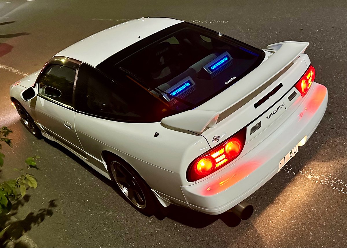 TsugioMatsuda's tweet photo. ついにcarrozzeriaさんの光るスピカーが、180sxに🥹
めちゃ格好良いよ🥰
しかも、このレトロ感のデザインが、車とマッチしていて更にスポーティー感を演出してくれています😊
バックミラーから映るスピーカー🔈が、また凄く良い感じでした👍

今日は、光るスピーカーもですが、とある撮影😉
今回のも凄かったです☺️
公開を、お楽しみに👍

#carrozzeria
#180sx
＃松田次生