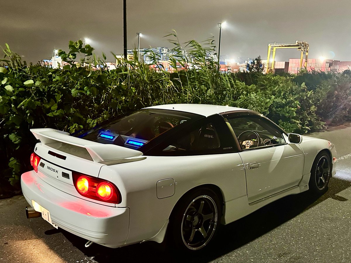 TsugioMatsuda's tweet photo. ついにcarrozzeriaさんの光るスピカーが、180sxに🥹
めちゃ格好良いよ🥰
しかも、このレトロ感のデザインが、車とマッチしていて更にスポーティー感を演出してくれています😊
バックミラーから映るスピーカー🔈が、また凄く良い感じでした👍

今日は、光るスピーカーもですが、とある撮影😉
今回のも凄かったです☺️
公開を、お楽しみに👍

#carrozzeria
#180sx
＃松田次生