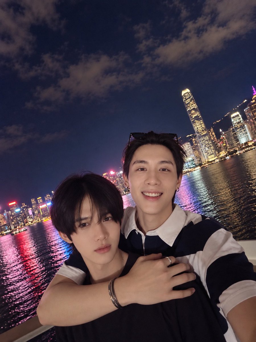 hejitspeajay44's tweet photo. เป็นคู่ที่ทำให้จั้นมีทรอม่าด้านความรักมาก แม่ถามจั๊กคำได้บ่ลูก ฮ่องกงมันหวานมากเรยติ๊ 

#.ไม่กินหวานน้ำตาลก็พุ่ง
#.รักกันให้พอจั้นจะรอไปงานแต่ง
#.กินอยู่กับปากอยากอยู่กับเธอ
#.เสียหลักเพราะรักหมาเด็ก
#.ร่างกายต้องการเตียงพื้นที่ข้างเคียงต้องการเธอ

#ToptapMinlee https://t.co/65h4CxpbTj