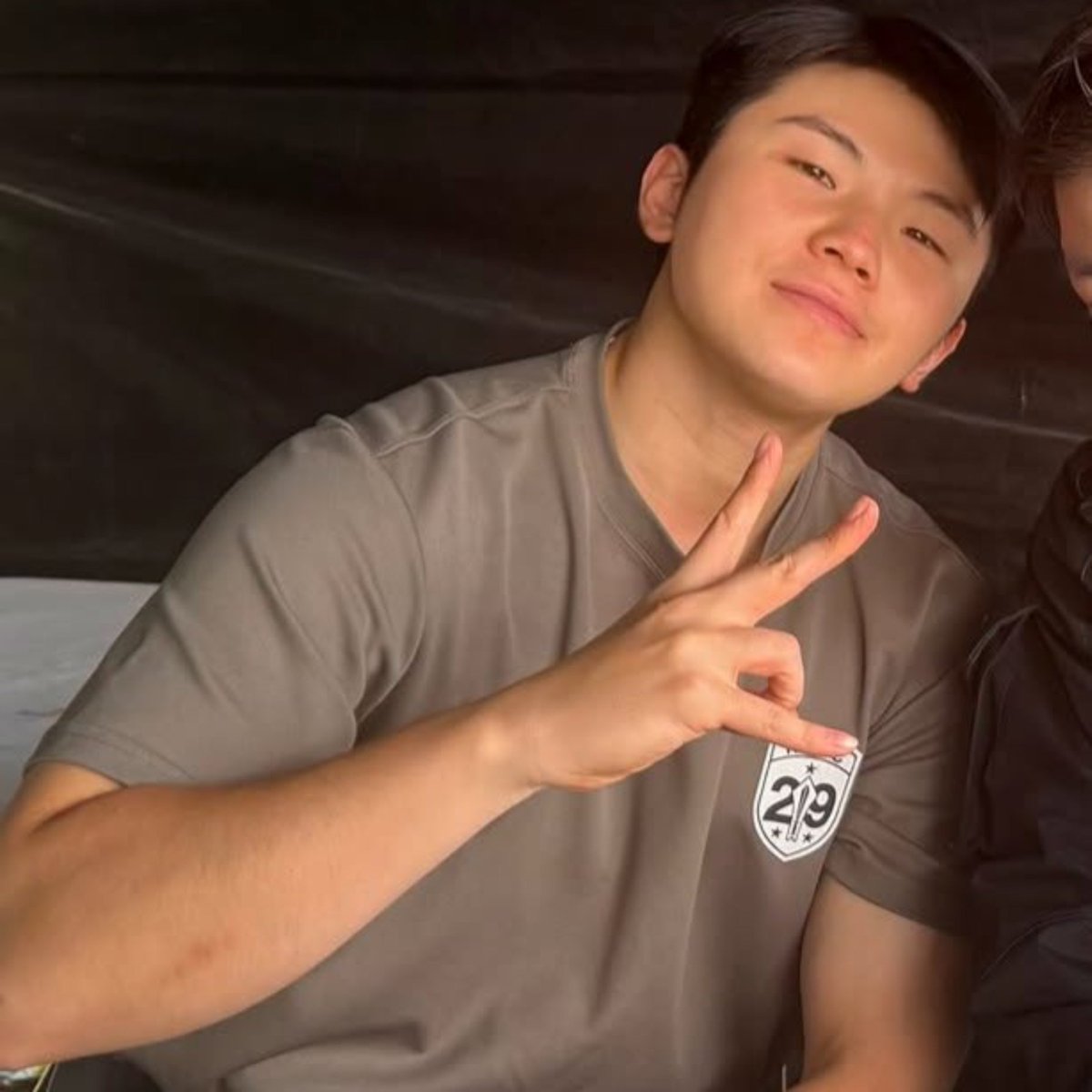 aludraexe's tweet photo. i know hes big BIG but shit calm down woozi https://t.co/u8ae0xxHgq