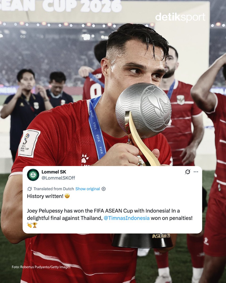 detiksport's tweet photo. Euforia juara Garuda sampai ke Eropa! 👑

#TimnasIndonesia #detiksport https://t.co/Y3VTRj8mME