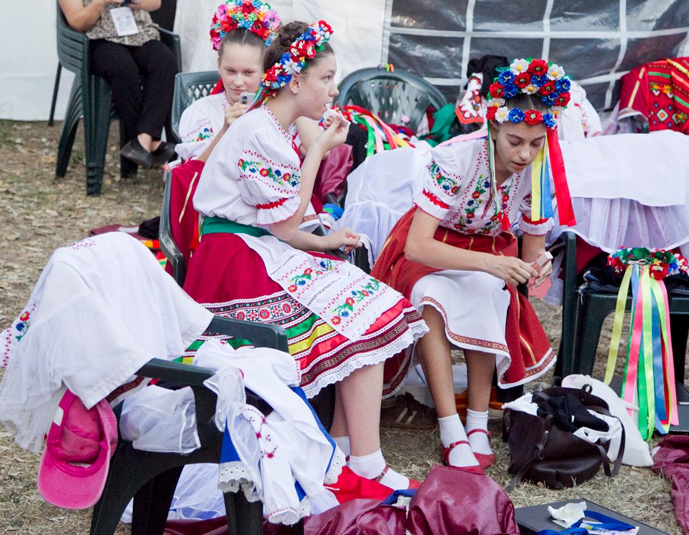 SudEstForum2018's tweet photo. BACKSTAGE
#backstage #people #portrait #fever #stagefever #show #festival #folklore #girls #artist #dancers #modernlife #life #lifestyle https://t.co/gH2oB6b7KR