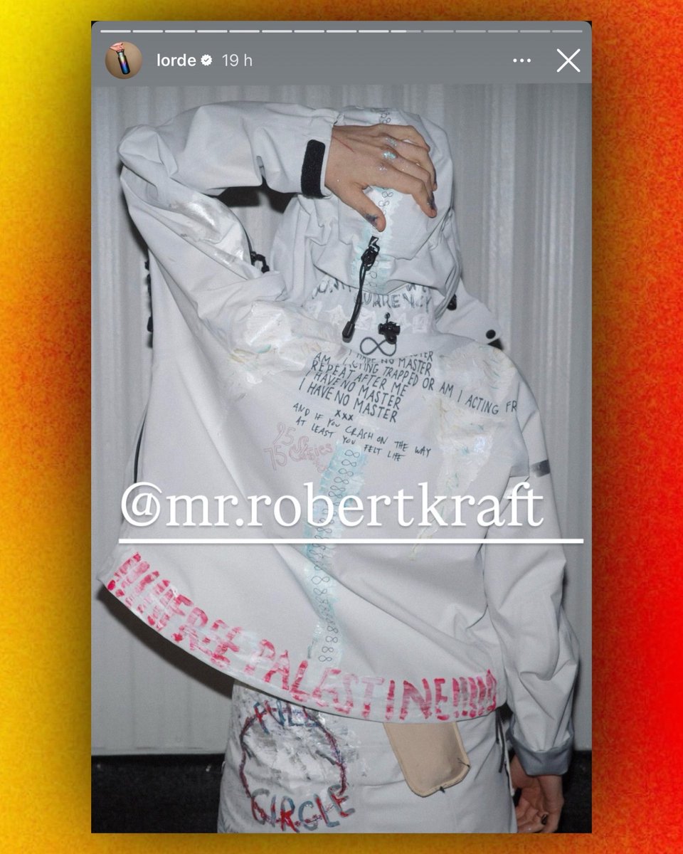 PopCrave's tweet photo. Lorde tags a Robert Kraft account in a photo with a ‘Free Palestine’ jacket. https://t.co/bxE2EGwDJ2