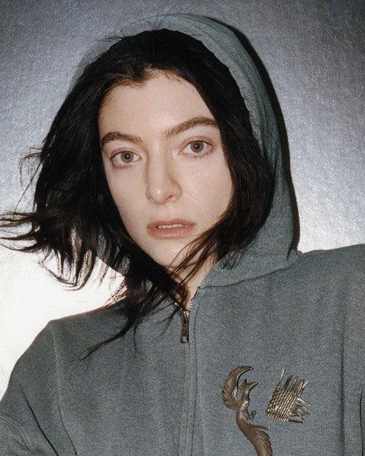 PopCrave's tweet photo. Lorde tags a Robert Kraft account in a photo with a ‘Free Palestine’ jacket. https://t.co/bxE2EGwDJ2