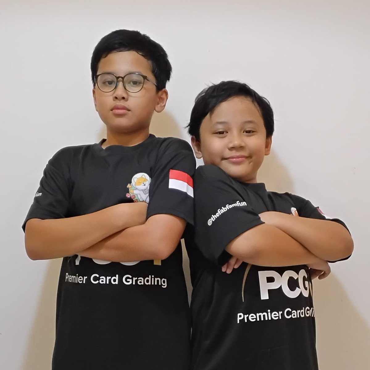 thefabfamfun's tweet photo. the boys have settled and sleeved their decks for 📞 Kyoto:

Matteo on Mario
Nevin on Cindra

glhf my boys 🙏 remember that you are there by the help of the generous uncles and aunties that supported and believe in you guys 🫡 again, thank you so much

#fabmily #fabdad https://t.co/956kVh1BJL