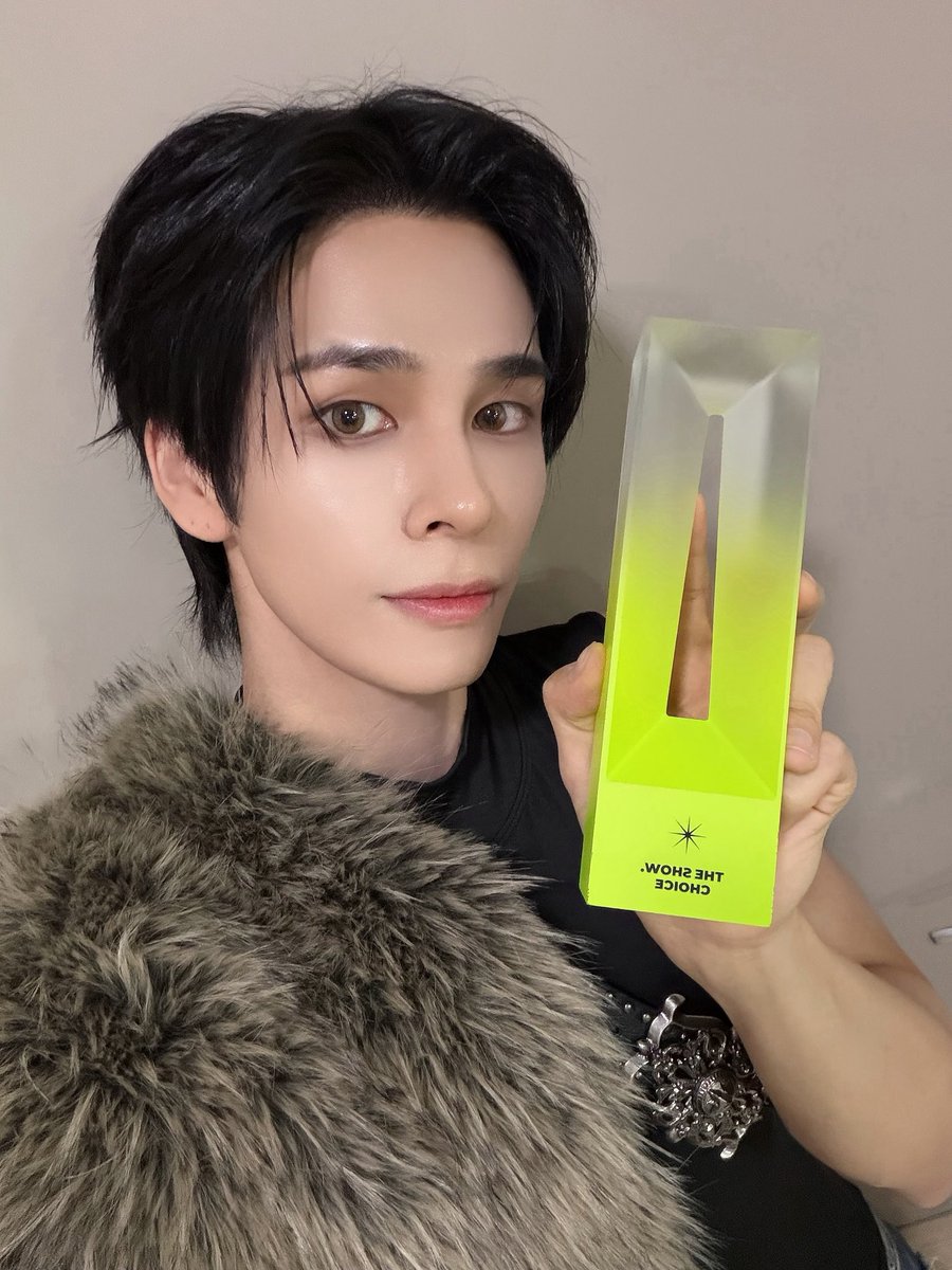 CRAVITY_twt's tweet photo. 러비티 더쇼초이스 상 받게 해줘서 너무 
고마워 진심으로!!
크래비티는 오늘도 우리 러비티 덕분에 행복합니다☺️
#세림 #더쇼 https://t.co/6sXIquhYSZ
