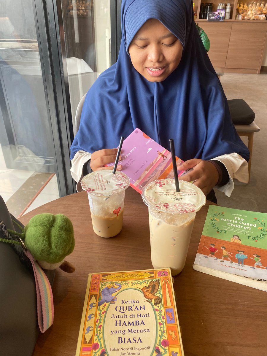 youtifulreads_'s tweet photo. 🗣 : hobi baca buku dan ngopi = orang have ((aamiin)) https://t.co/tZrcjWaF0l