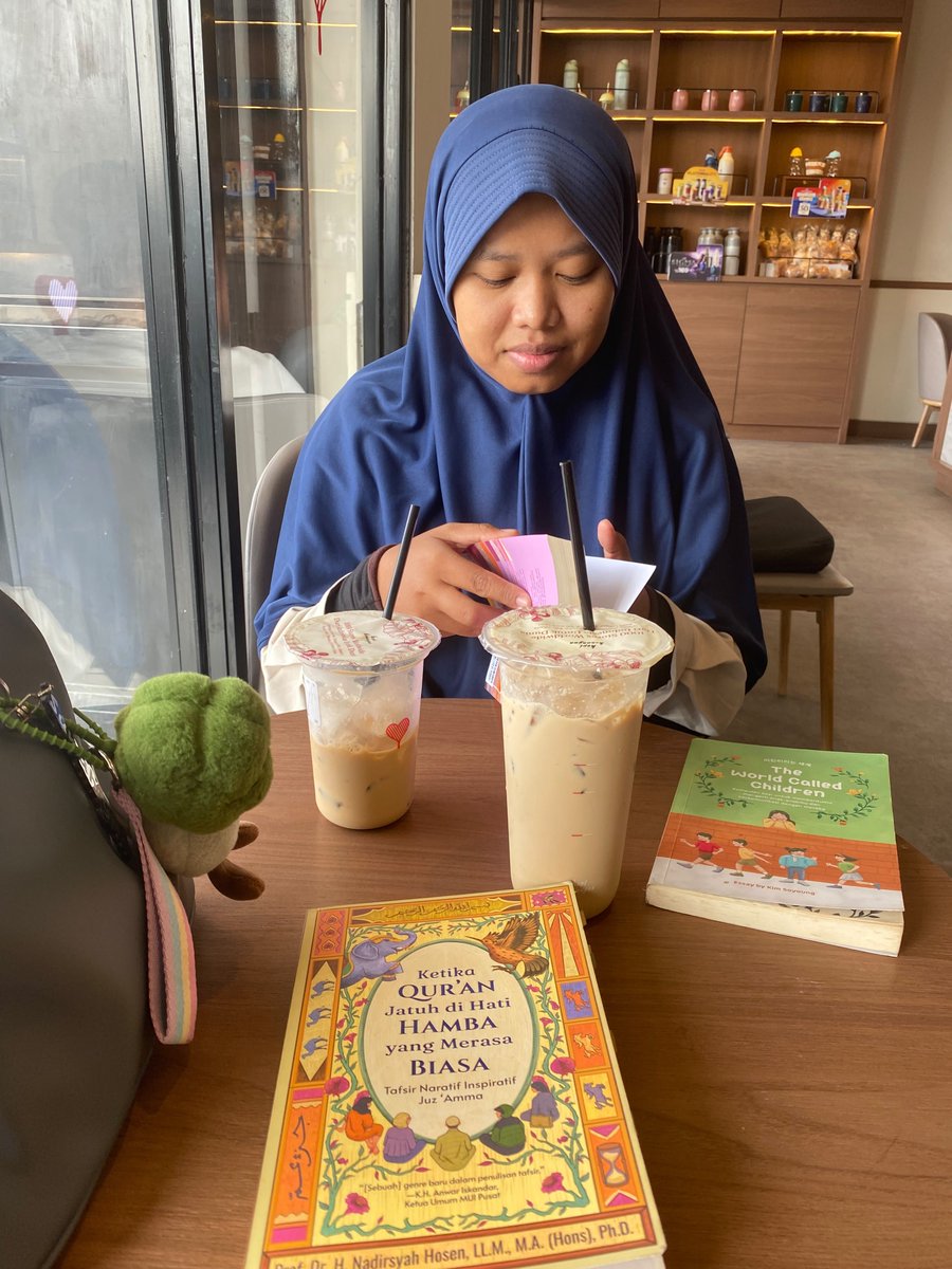 youtifulreads_'s tweet photo. 🗣 : hobi baca buku dan ngopi = orang have ((aamiin)) https://t.co/tZrcjWaF0l