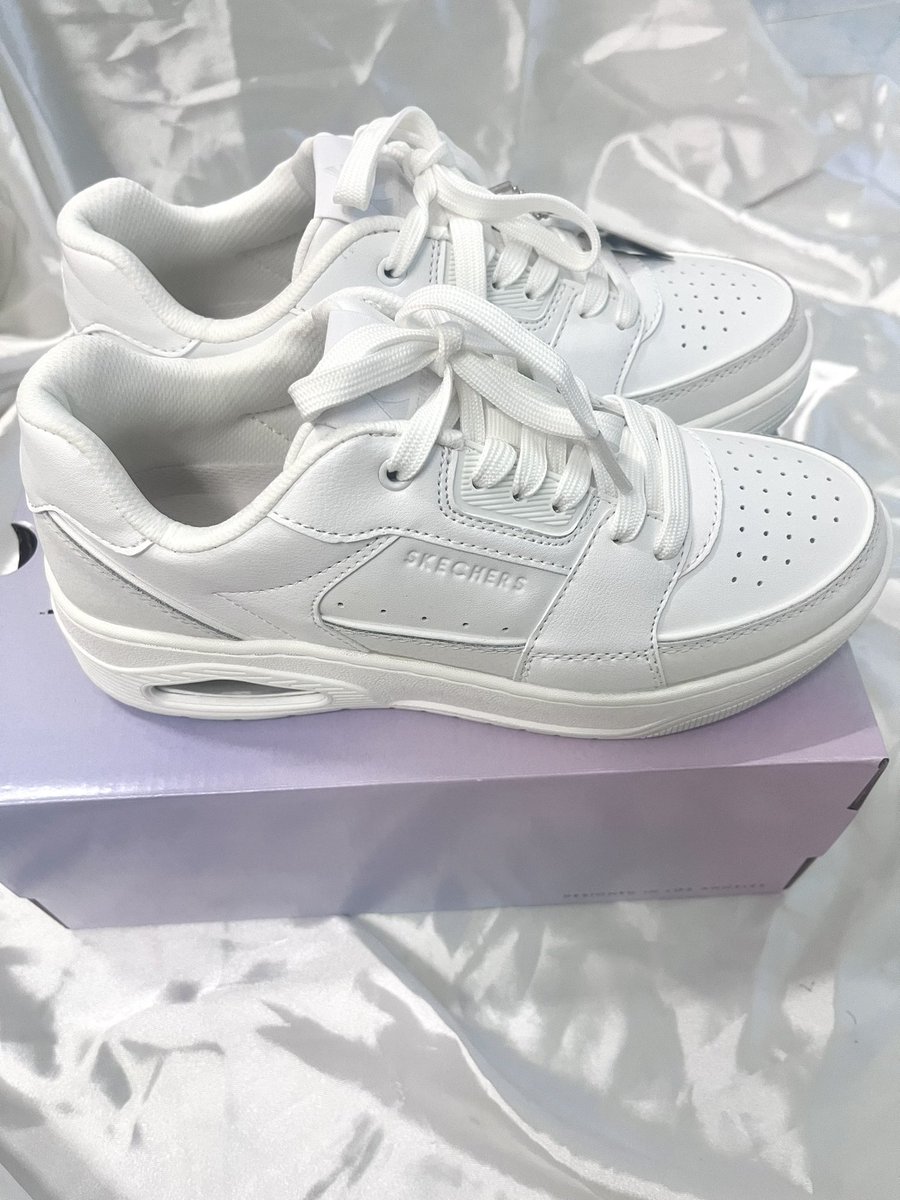 Lucky2hh's tweet photo. รองเท้า sketchers 490 รวมส่ง🤍
แค่ลอง ไม่มีตำหนิ
เราใส่ size: 39 ใส่ได้พอดีค่ะ 
ความยาวเท้าไม่เกิน25ซม.

 #ส่งต่อ #ส่งต่อเสื้อผ้ามือสอง #ส่งต่อเสื้อผ้า #โล๊ะตู้ #เสื้อผ้ามือสองสภาพดี #ส่งต่อสกินแคร์ #ส่งต่อรองเท้า #ส่งต่อหนังสือ https://t.co/9GPMVR5gw0