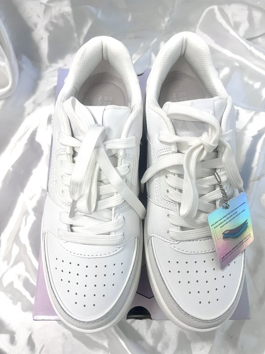 Lucky2hh's tweet photo. รองเท้า sketchers 490 รวมส่ง🤍
แค่ลอง ไม่มีตำหนิ
เราใส่ size: 39 ใส่ได้พอดีค่ะ 
ความยาวเท้าไม่เกิน25ซม.

 #ส่งต่อ #ส่งต่อเสื้อผ้ามือสอง #ส่งต่อเสื้อผ้า #โล๊ะตู้ #เสื้อผ้ามือสองสภาพดี #ส่งต่อสกินแคร์ #ส่งต่อรองเท้า #ส่งต่อหนังสือ https://t.co/9GPMVR5gw0