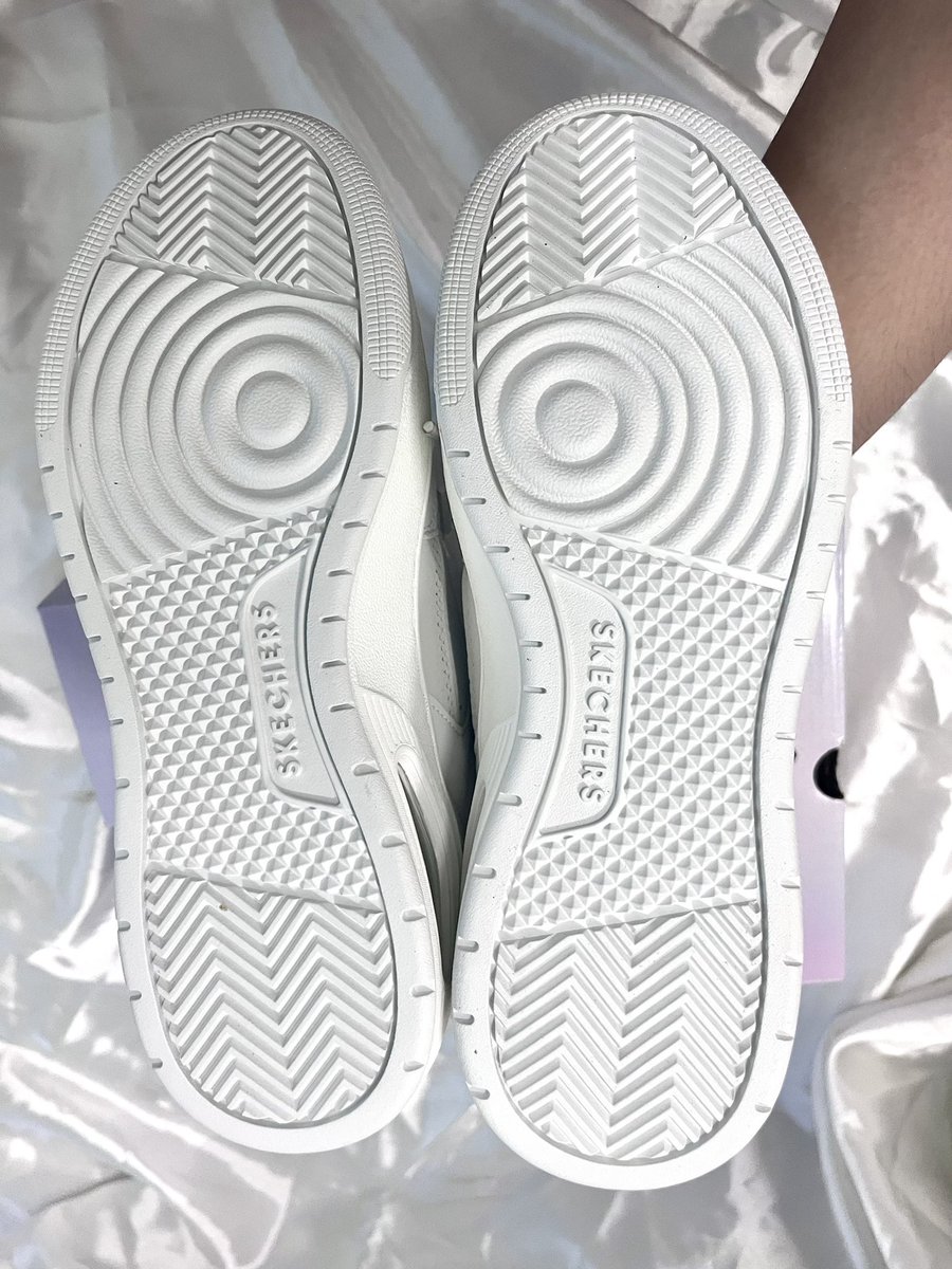 Lucky2hh's tweet photo. รองเท้า sketchers 490 รวมส่ง🤍
แค่ลอง ไม่มีตำหนิ
เราใส่ size: 39 ใส่ได้พอดีค่ะ 
ความยาวเท้าไม่เกิน25ซม.

 #ส่งต่อ #ส่งต่อเสื้อผ้ามือสอง #ส่งต่อเสื้อผ้า #โล๊ะตู้ #เสื้อผ้ามือสองสภาพดี #ส่งต่อสกินแคร์ #ส่งต่อรองเท้า #ส่งต่อหนังสือ https://t.co/9GPMVR5gw0