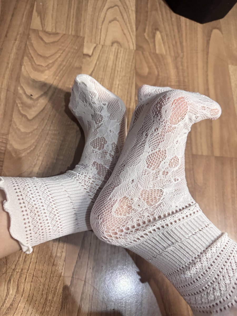 Moonoohn's tweet photo. 臭袜袜🧦 https://t.co/Lmb0Icho4i