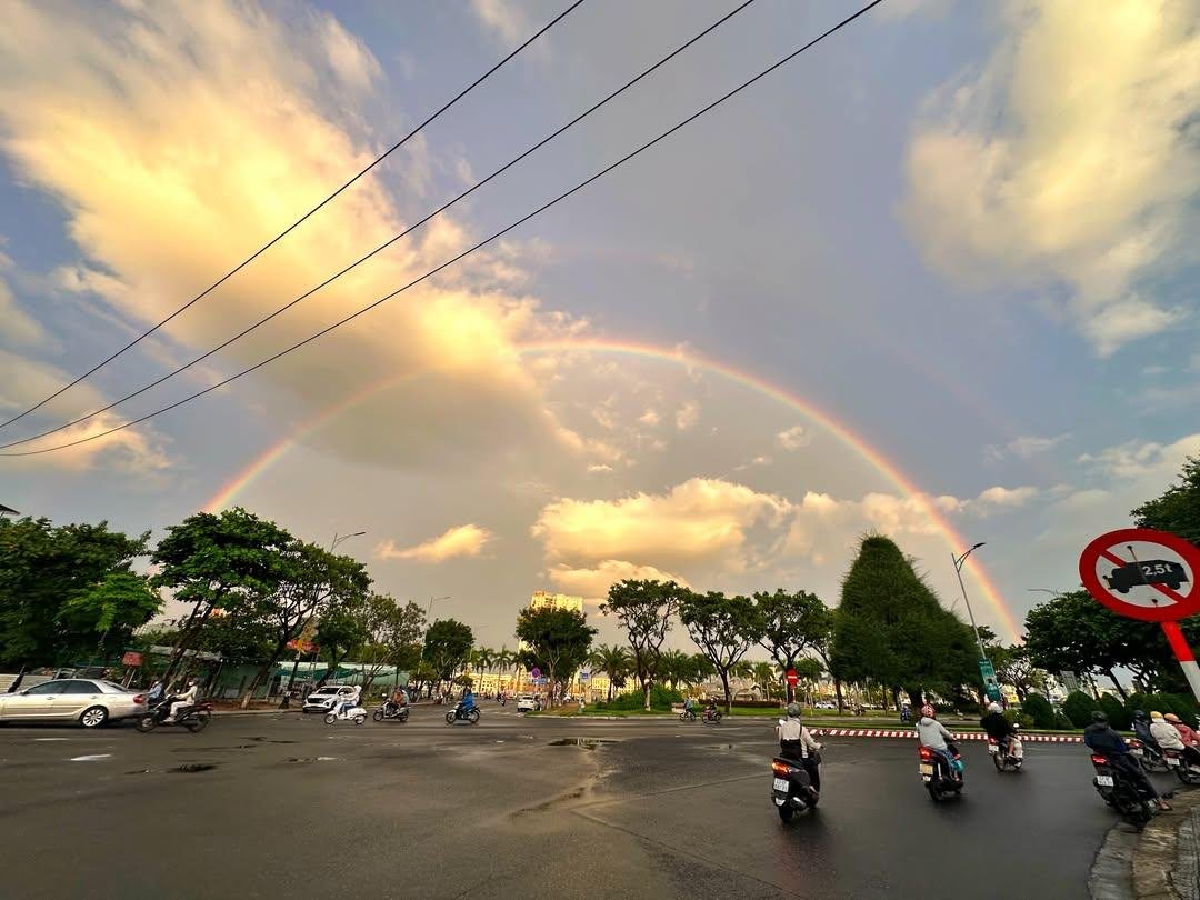 crypto_ff99's tweet photo. 今天岘港雨后的彩虹特别好看🌈
见者发财

#danang https://t.co/cMjWq9Kkf8