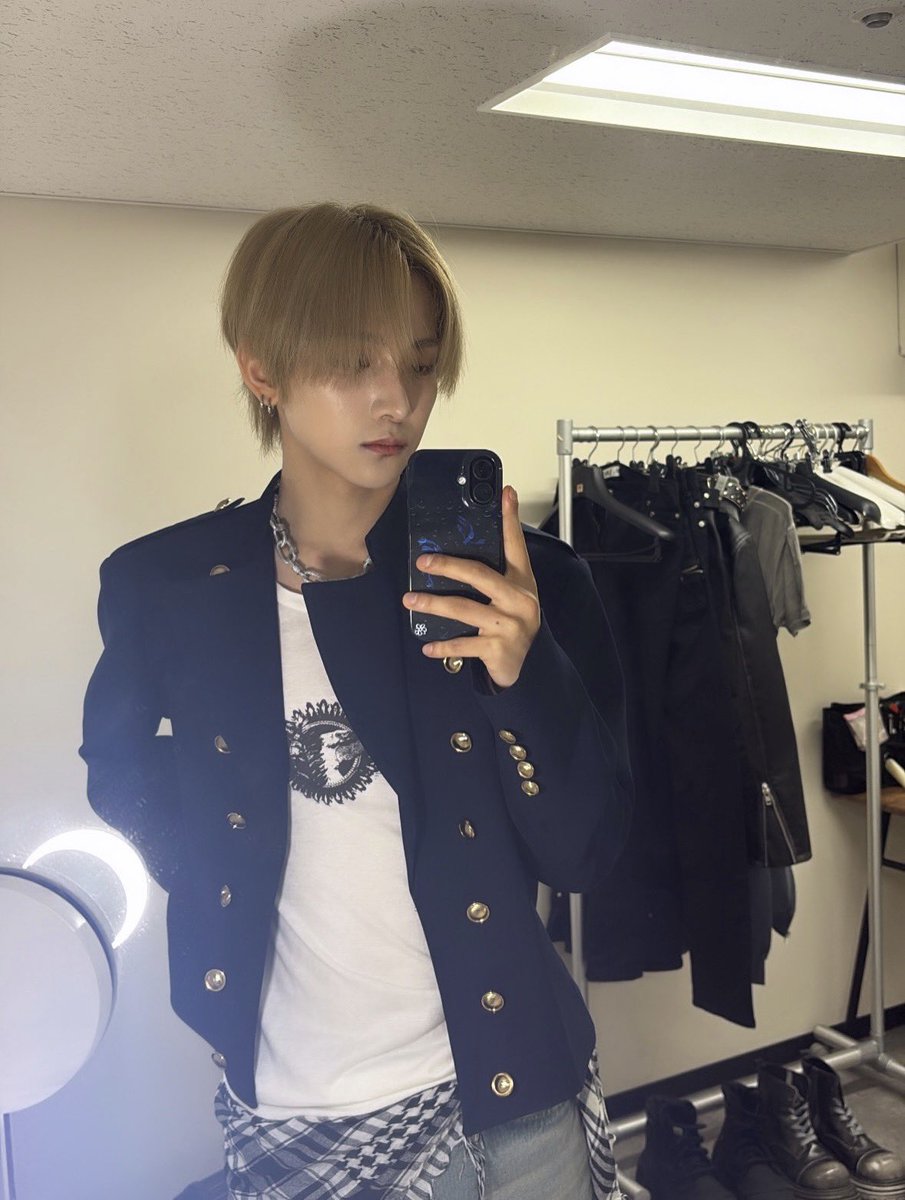 Jpaaark45's tweet photo. ジュニルのスマホケースどこかで見たことあると思ったらサンウォンでﾈ申
リオも持ってた気が…
Trainee Aが頭をよぎった瞬間😿
#박준일 #준일 #PARKJUNIL #parkjunil
#JUNIL #junil #パクジュニル #ジュニル
#이상원 #상원 #TraineeA https://t.co/mK8ughNMiM