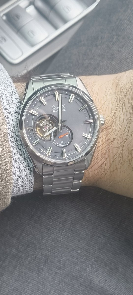 Basipgider's tweet photo. @bosunatiklama Bu limited ayağı fena göt ayağı bence. Orient 75. Yıl limited Edition,1 yıldır satıyorlar 5000 adet bitmedi gitti 😁 https://t.co/rqMBC3Drg6