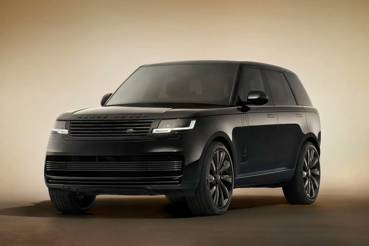 TML_Zw's tweet photo. Range Rover boss says the brand has one thing no one can copy

Range Rover global managing director Martin Limpert says the brand’s top models feature a unique electrostatic sound system developed specifically for the vehicles, backed by a dedicated sound engineer: “a completely new technology that nobody else uses.”
https://t.co/TuKKow2xlI