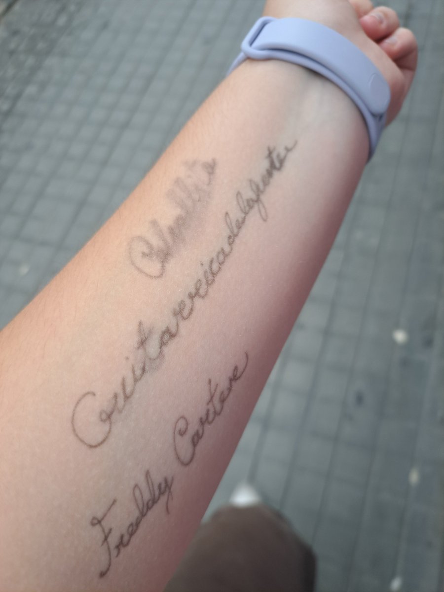freddyvanwolfe's tweet photo. when te aburres en clase 🔥🔥🔥 https://t.co/ucI4sujnVN