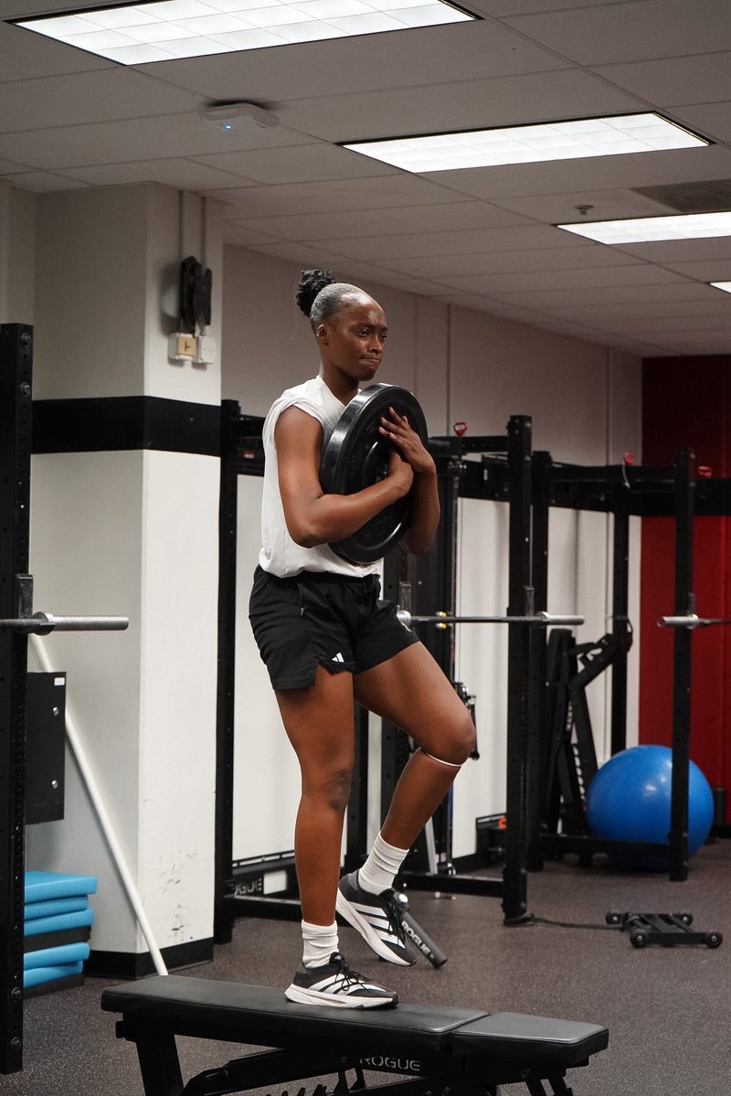 GoHuskiesWBB's tweet photo. Setting the standard 💪🏽

#OnePack | #RunAsOne https://t.co/USaxzBnoXW