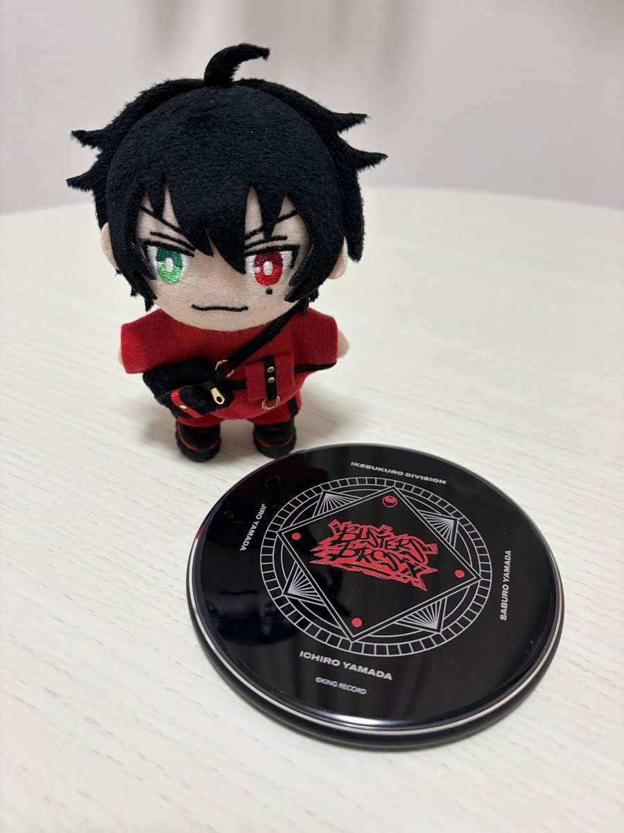 Mint_chocochips's tweet photo. イヤホンはハマにしようと思ってチャージはブクロにしたのに思いの外かっこよすぎてハマのチャージも買いたい😭😭 https://t.co/TE8ZAufyjN
