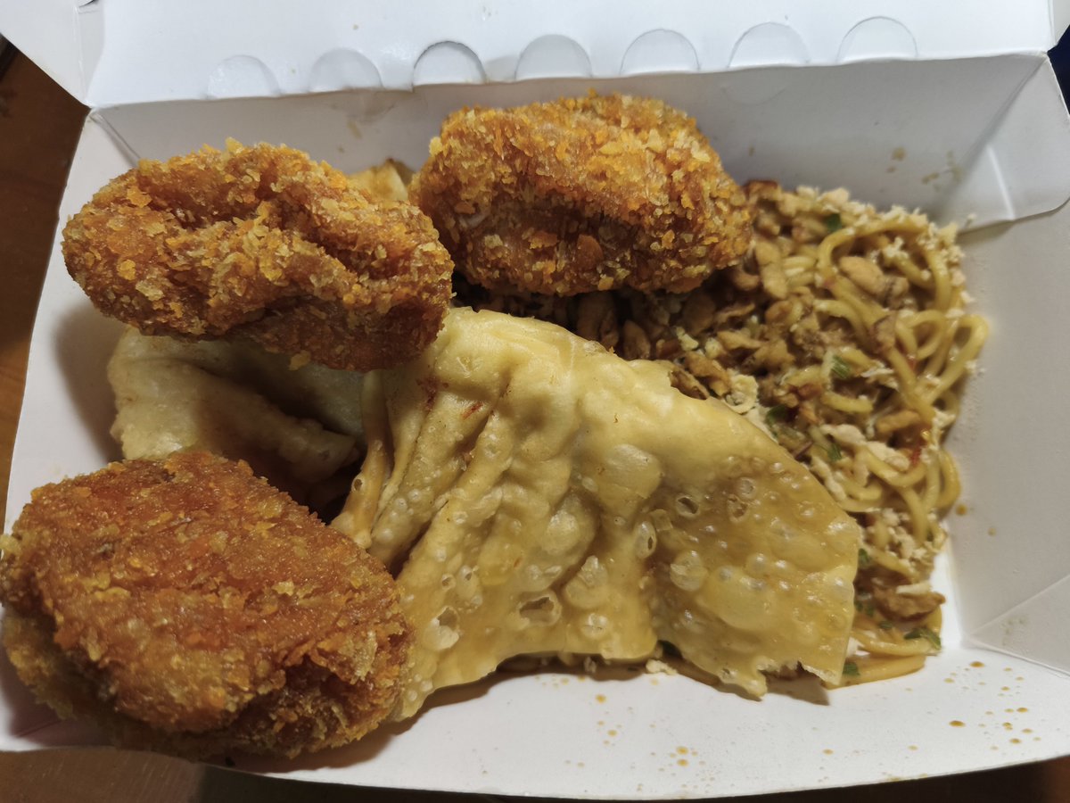 Bbelegughh's tweet photo. janlup makan🤤 https://t.co/sh3UGFo9cd
