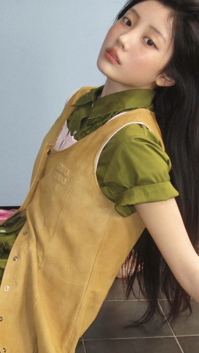 4llmy1uv__'s tweet photo. 그대로 룩북에 넣어도 될 듯 어떻게 사람이 이렇게 미우미우...///♡ https://t.co/TzuJfnFl3k
