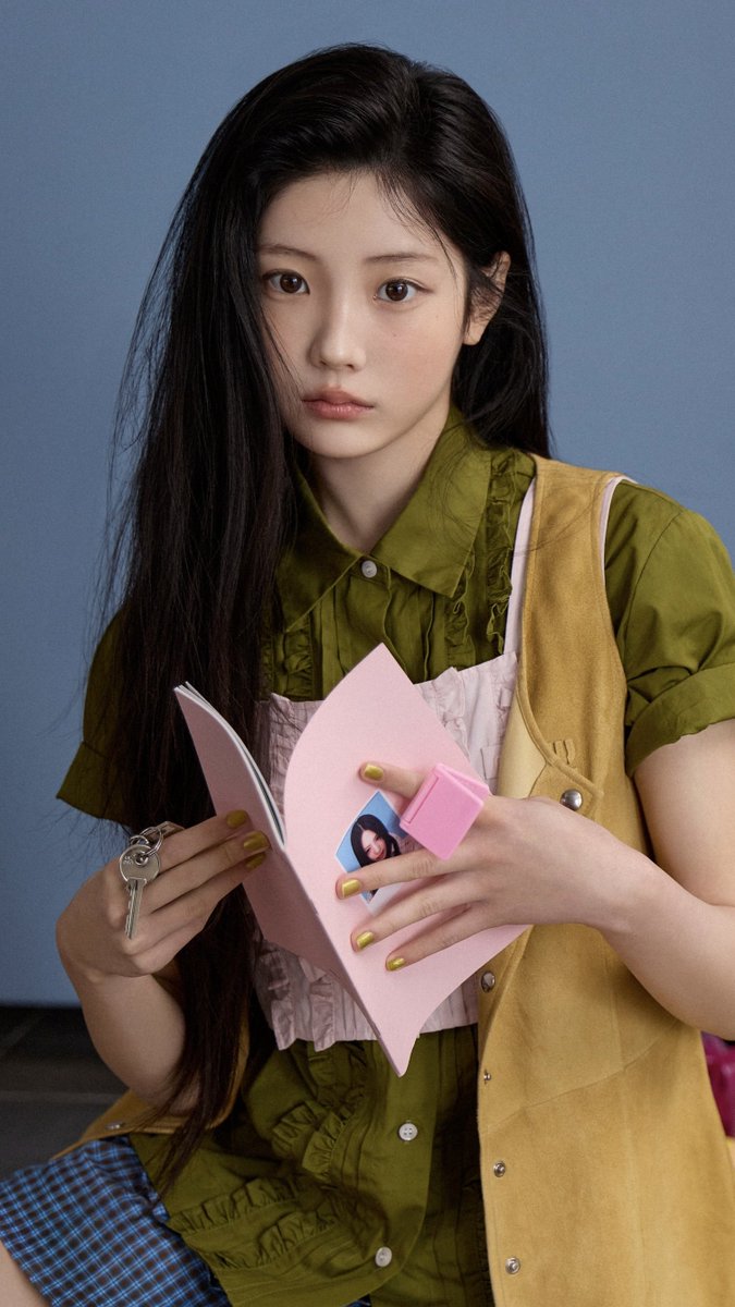 4llmy1uv__'s tweet photo. 그대로 룩북에 넣어도 될 듯 어떻게 사람이 이렇게 미우미우...///♡ https://t.co/TzuJfnFl3k