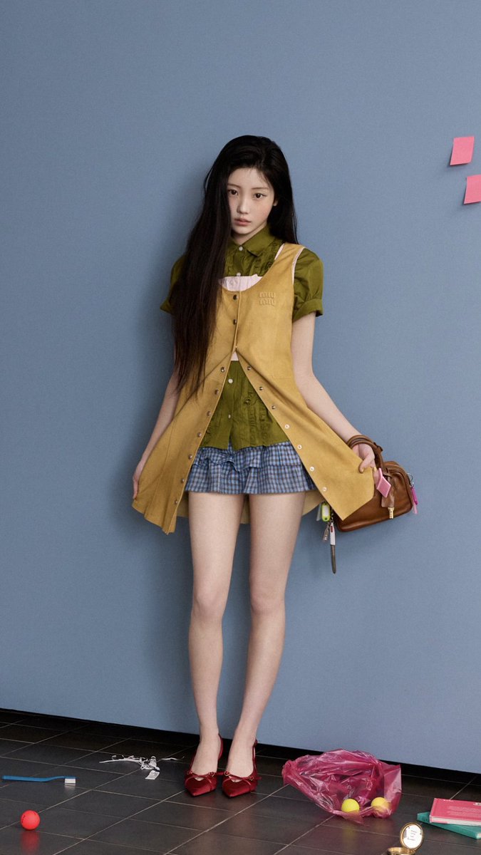4llmy1uv__'s tweet photo. 그대로 룩북에 넣어도 될 듯 어떻게 사람이 이렇게 미우미우...///♡ https://t.co/TzuJfnFl3k