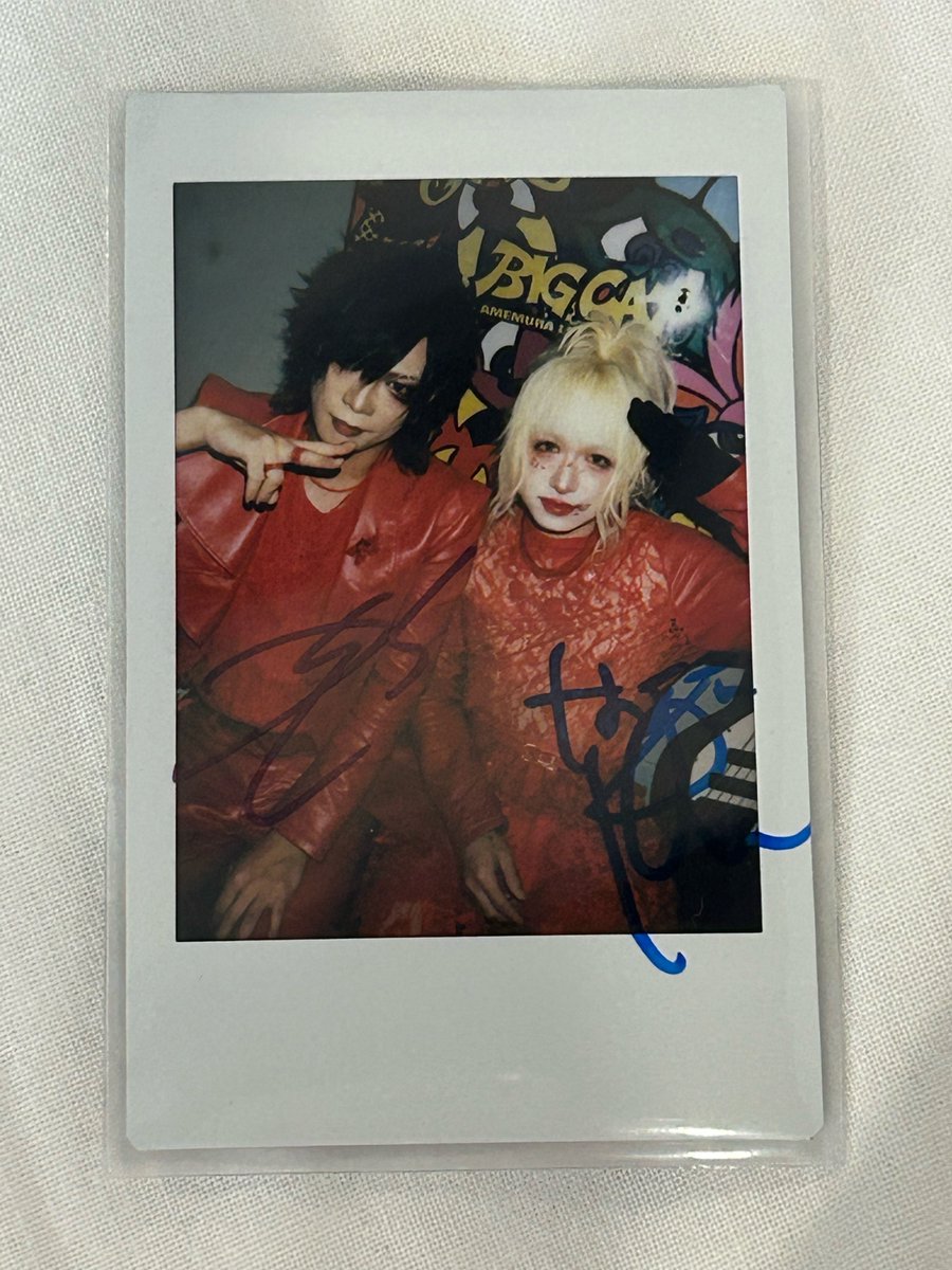 r_ma55mO's tweet photo. R指定 ONEMAN TOUR
「-WAR-」10/5 大阪BIGCAT 
当日下手会チェキ
こちら当日のサイン入り優先でマモさんと交換探しております。
(写判させてください🙏)
お譲りは考えておりません。
交換してくださる方いらっしゃいましたら、リプライ､DMお待ちしております。 https://t.co/ZUmiaABWJ0