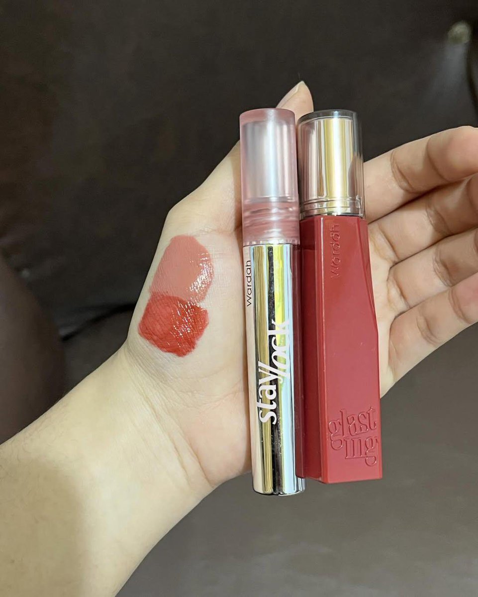 irmaagsttna's tweet photo. LIPSTIK WORTH TO BUY VERSI AKU 😭💖

bener bener secakep ini shadenya dan tahan banting ga perlu touch up lagi, ini wardah staylock nih ngelock bgt di bibir woy 🫶🏻

pinkeuu² gemess bgtt ombre nya 🌸🍉 https://t.co/h59oLlm57I