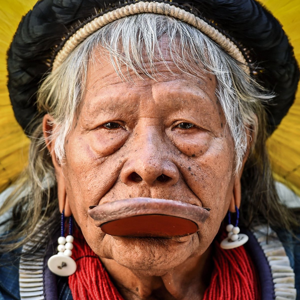 BrasilPost13's tweet photo. Os Yanomami pedem pelo amor de Deus para os 33 milhões de eleitores que não votaram, para irem votar nesse segundo turno, se o PT e o Lula perder, eles vão terminar o extermínio que Jair Messias Bolsonaro começou em 2019, não deixem eles nos matar, implorou o Cacique ... 😢    👇 https://t.co/DjvZT7RzZ1