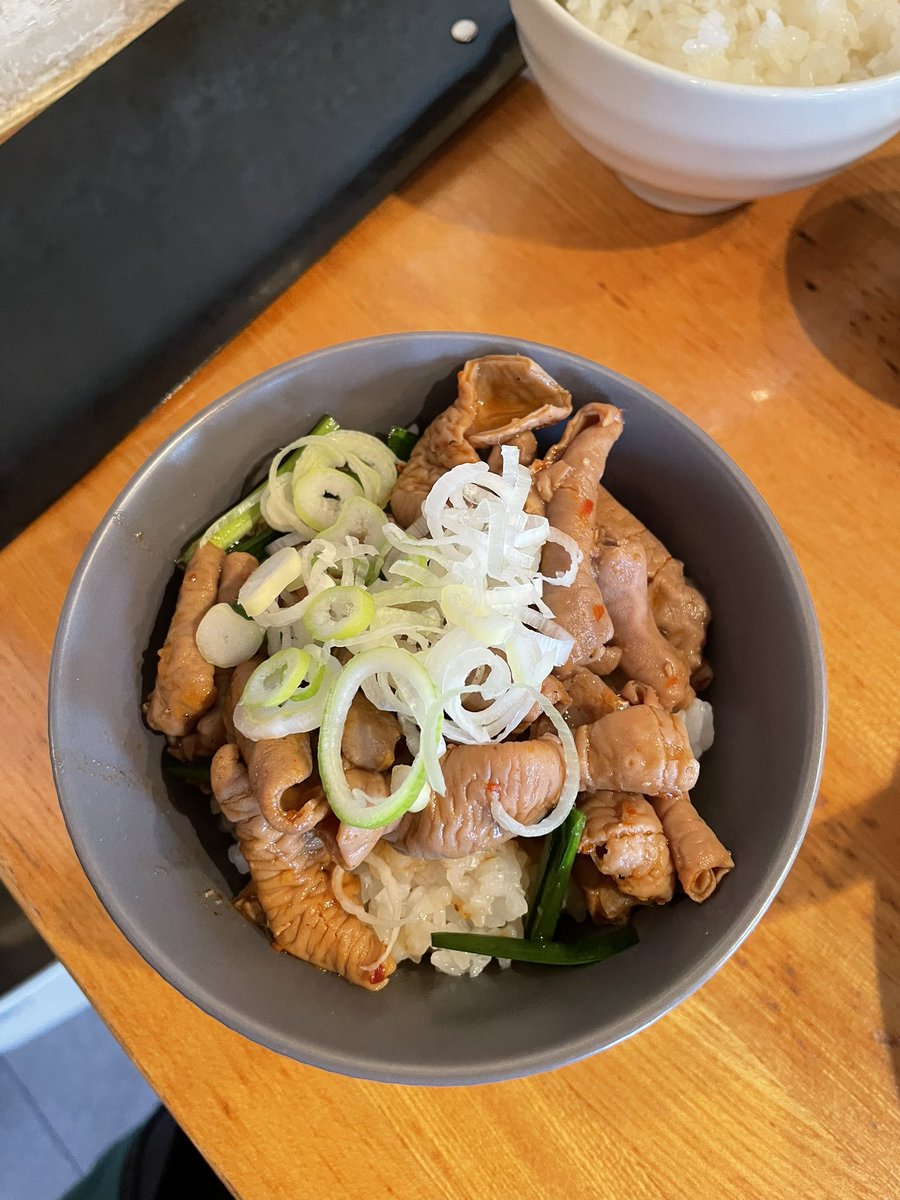 mrtiruo's tweet photo. 10月6日（火）手打ちラーメン谷家さん

🍜谷ちゃんラーメン　大盛
辛もつ飯🍚

ほぼフル残からラストに滑り込む🚗
疲れた身体に沁み渡る谷ちゃんラーメン😊今日もめちゃ美味しお腹いっぱいご馳走様でした🙏

#ミスチルラーメン部 https://t.co/bp6lqhI8St
