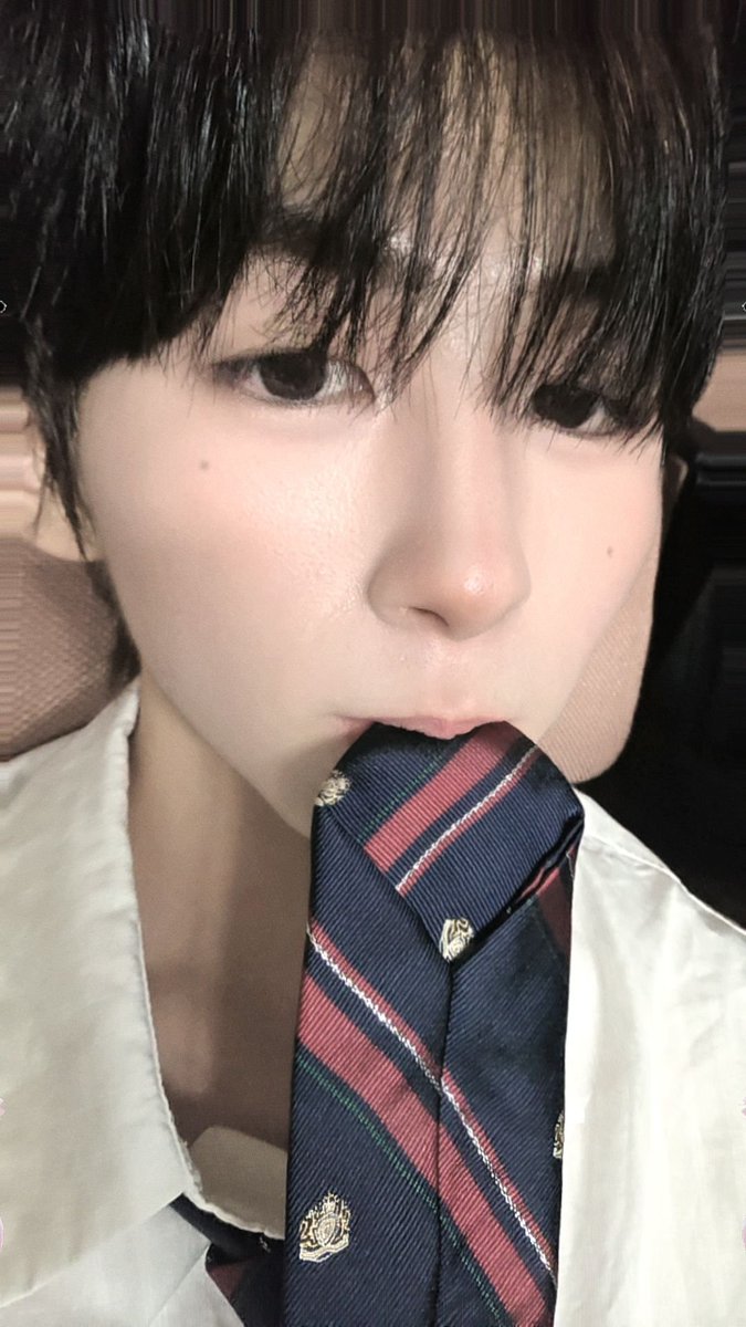 c__wywj's tweet photo. 抽到一個踢 放生
難得會在學校化妝hhh https://t.co/i8RpBDaXmk