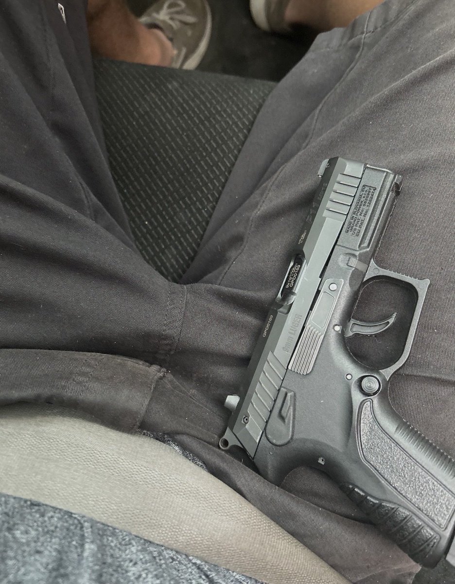 james332nd's tweet photo. @ConHarMcD @WhiteHouse You guys are told to leave your keys at your front door incase someone breaks into your house to steal your car. You have no weapons to defend yourself. Sucks to suck. https://t.co/PpaJCaoNqT