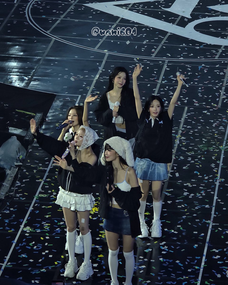 wani601's tweet photo. #tomorrowglow #fromis_9 https://t.co/hV2pqb5RmT