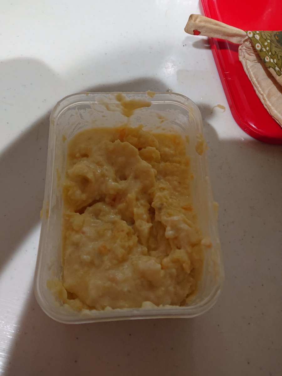 jfkumi's tweet photo. 誤嚥性肺炎で入院の義理母が明後日退院 水分はとろみ、食形態はミキサーまではいかないけどその手前とか言われたと義理父 まあ、そうなるかなと思いドラッグストアの歯茎でも潰せるとか、買おうかとも思ったけど、これといってないもんで、とりあえずかぼちゃ煮て、さつまいもはマヨネーズであえた https://t.co/RNxrO9qDK9