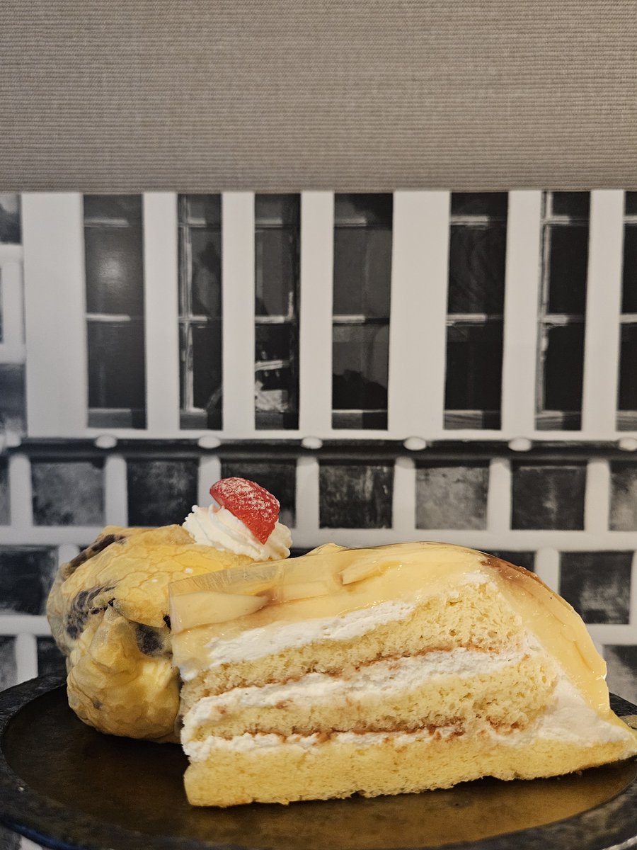 dalxxpippi's tweet photo. 岡山でぜっっったい行く！！と意気込んでいたさつき屋　うれしすぎる　ケーキ全部350円、すごすぎる　完全に私が好きなケーキだった　良すぎた　おいしい　最高　大好き https://t.co/3L566T4TJx